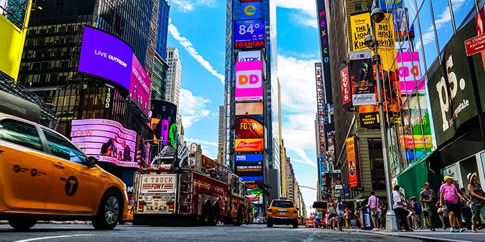 ชุมชนบันเทิงเข้าร่วมการประท้วงต่อการประมูลการกีฬา Times Square Casino