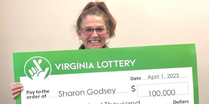 ผู้หญิงจาก Virginia ถูกสลักฟ้า $100,000 ใน Powerball – รางวัลแจ็คพอตตลอดชีวิตครั้งที่สอง